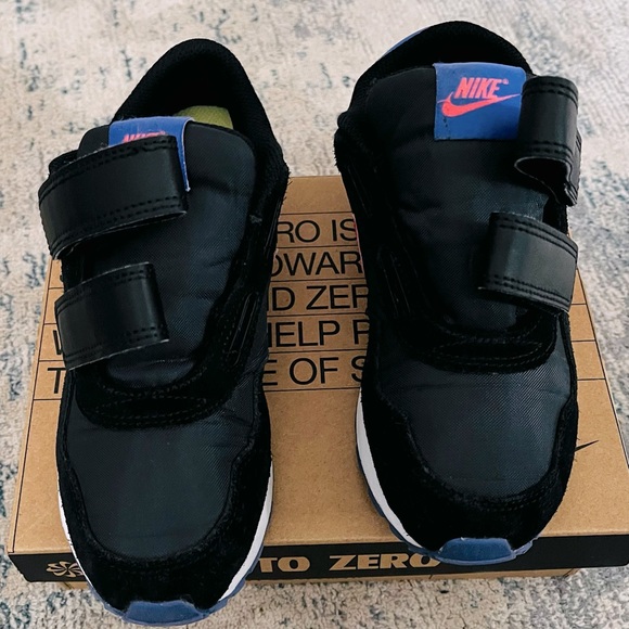 **SOLD** Nike Valiant (Smoke Grey/Sunset Pulse), Youth Size 1.5 - $20 - Picture 4 of 10